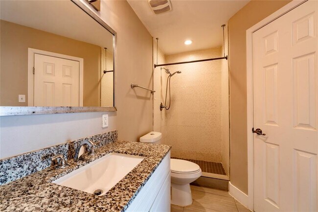 Building Photo - 935 La Posada Dr