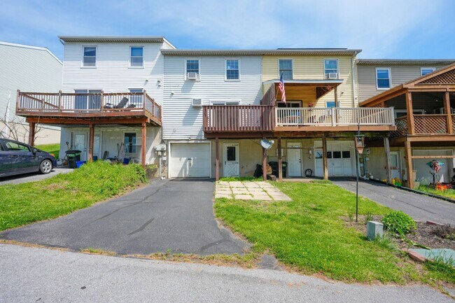 Building Photo - 1308 S Mt Joy St