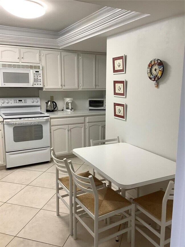 Building Photo - 5100 N Ocean Blvd