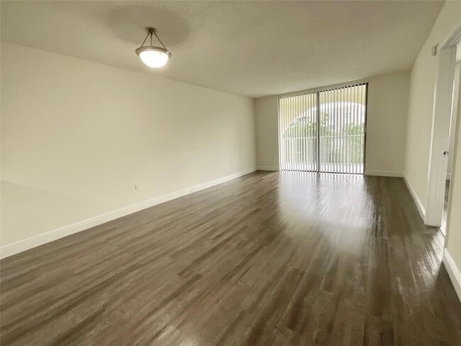 Building Photo - 9357 SW 77th Ave