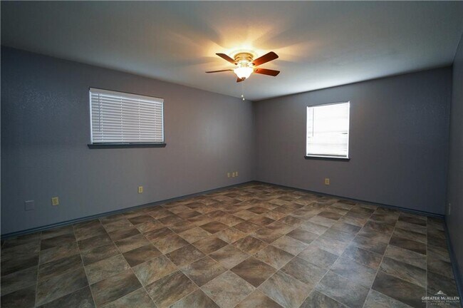Building Photo - 204 E Gomez Dr
