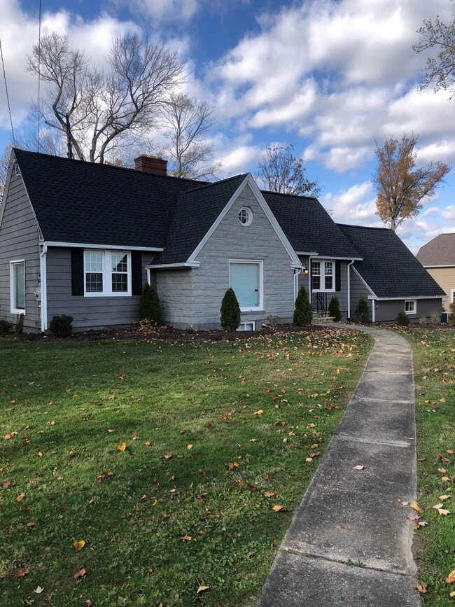 Primary Photo - 612 S Cleveland Massillon Rd