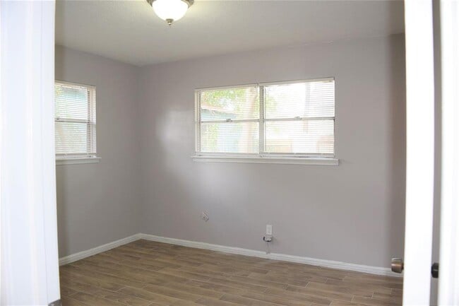 Building Photo - 7033 Kinney St