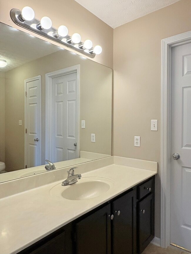 Building Photo - 130 Bright St