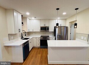 Building Photo - 9021 Taylor St