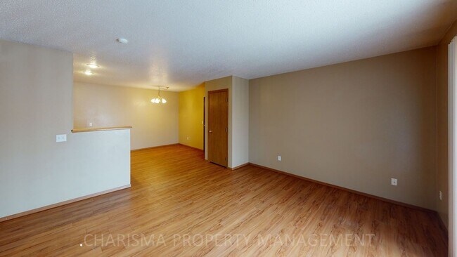 Building Photo - AMENITY FILLED TWO BEDROOM IN BRANDON!!! P...