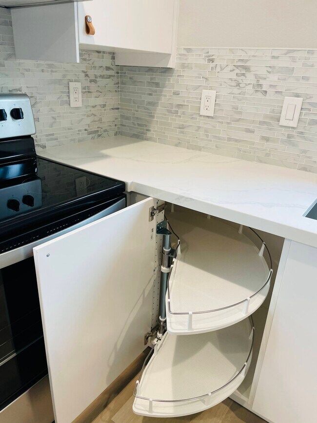 Building Photo - 1236 Hollyburne Ave