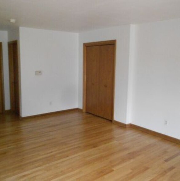 Building Photo - 112 E Dean Ave