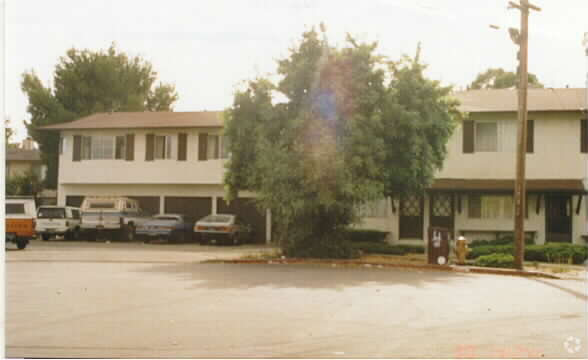 Building Photo - 3731 Lincoln Ct