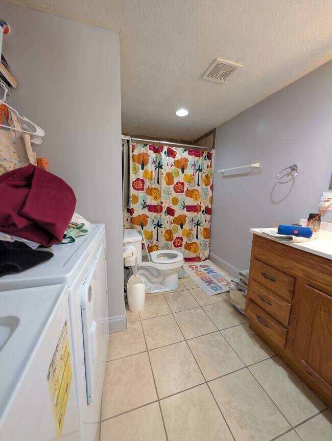 Building Photo - 705 Progress St NE