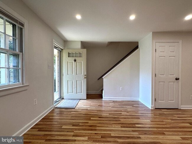 Building Photo - 411 Hampton Ct