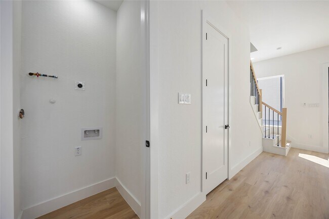 Building Photo - 4533 Bricker St