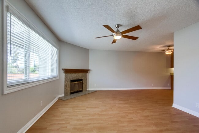 Building Photo - 9837 Caspi Gardens Dr. # 6