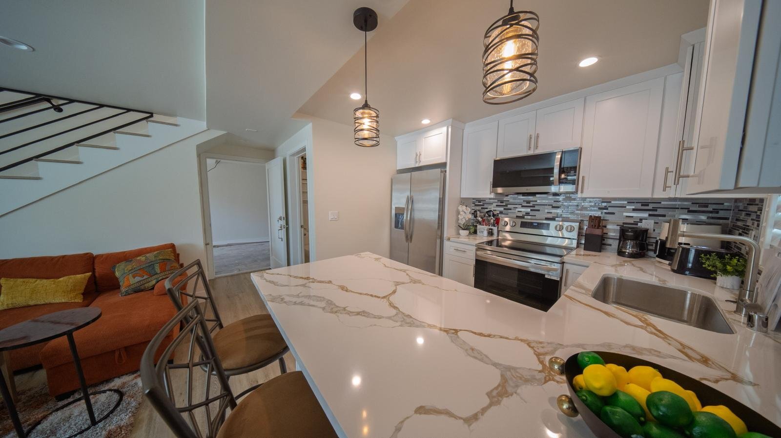 Building Photo - 1541 W 65th St