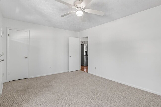 Building Photo - "Charming 3-Bed Home with Gleaming Hardwood Floors in Hope Mills!"