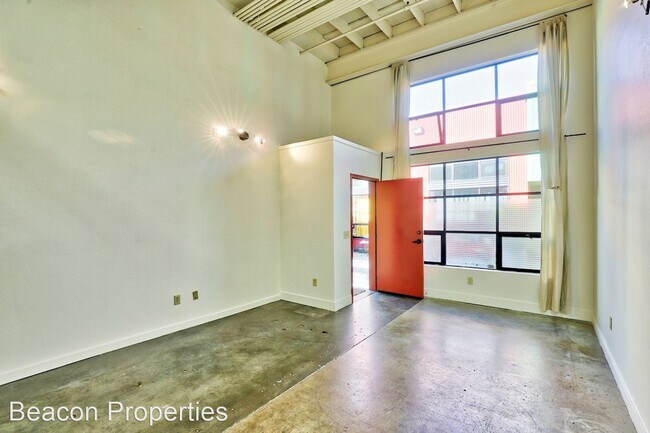 Primary Photo - 1000 43rd St