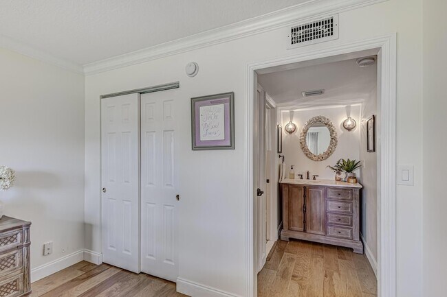 Building Photo - 5560 Tamberlane Cir