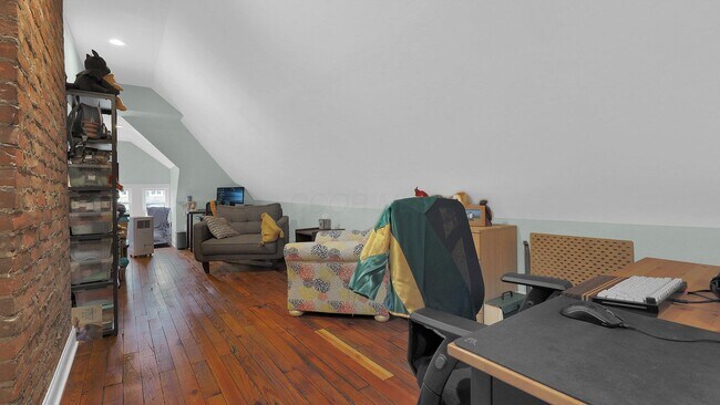 Building Photo - 739 Wilson Ave