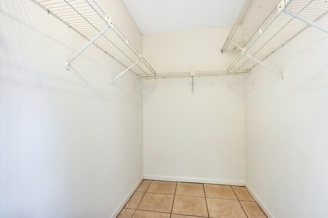Building Photo - 6544 Chasewood Dr