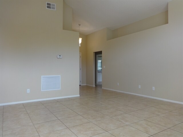 Building Photo - 96 Knights Hollow Dr