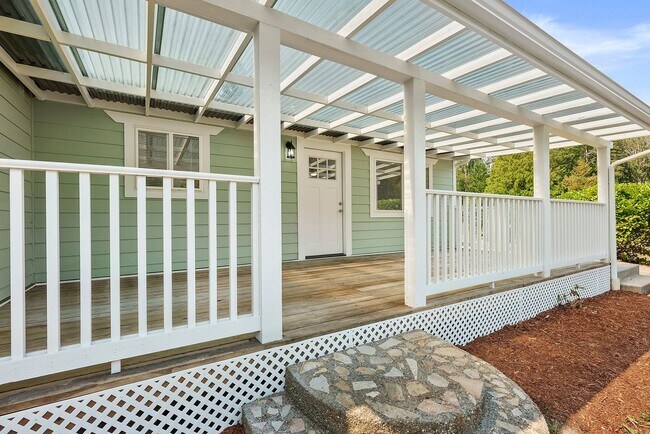 Building Photo - Updated 3-Bedroom Port Orchard Rambler with Covered Porch