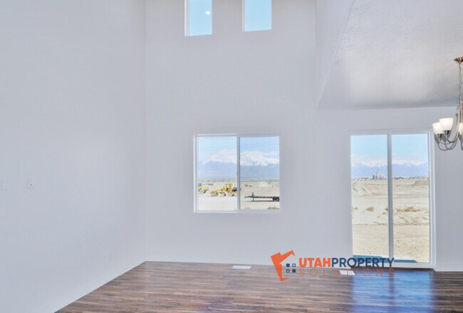 Building Photo - 7042 N Brook Ridge