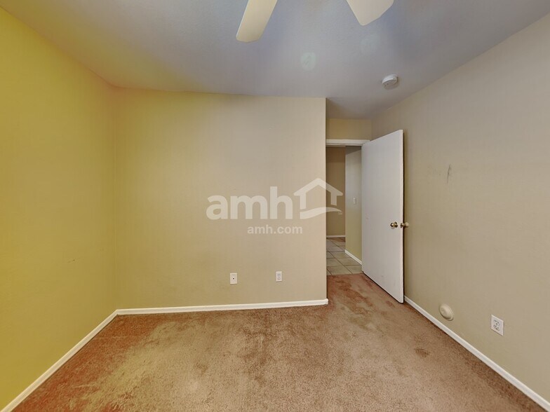 Building Photo - 7462 W Mohawk Ln