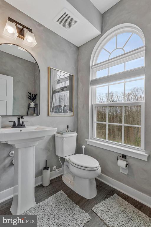 Building Photo - 10910 Presidential Pkwy