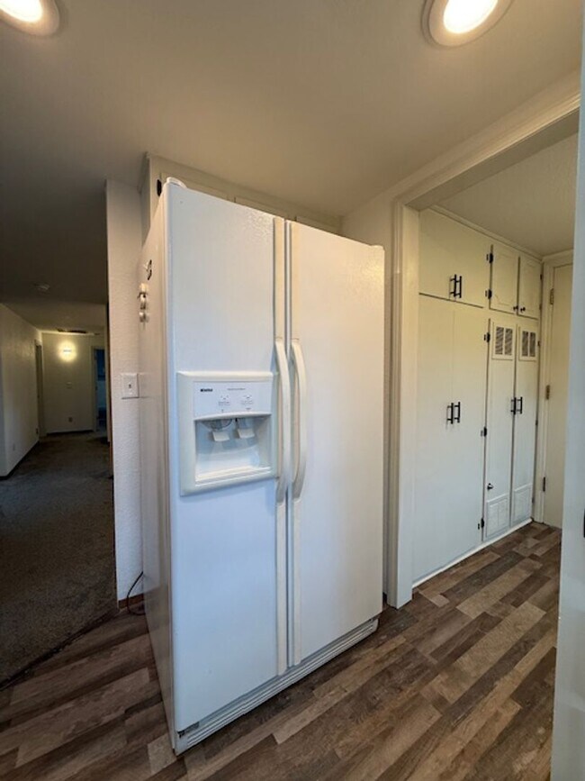 Building Photo - Spacious 3 Bedroom, 2 Bath home in Quality North Bend Neighborhood!