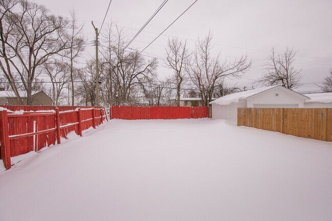 Building Photo - 3 BED 2 BATH BEAUTIFUL SINGLE FAMILY HOME!