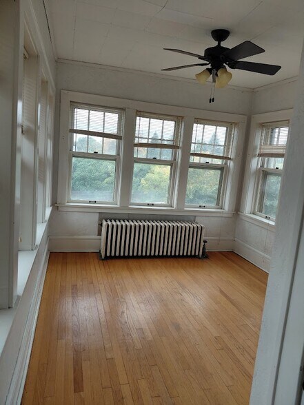 Building Photo - 4552 W Wells St