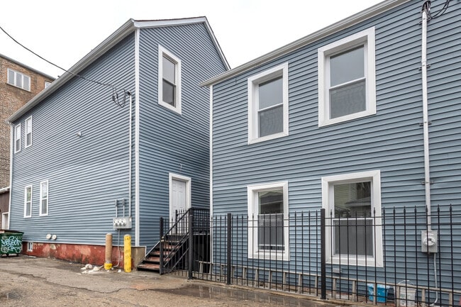 Building Photo - 1013 W 18th Pl