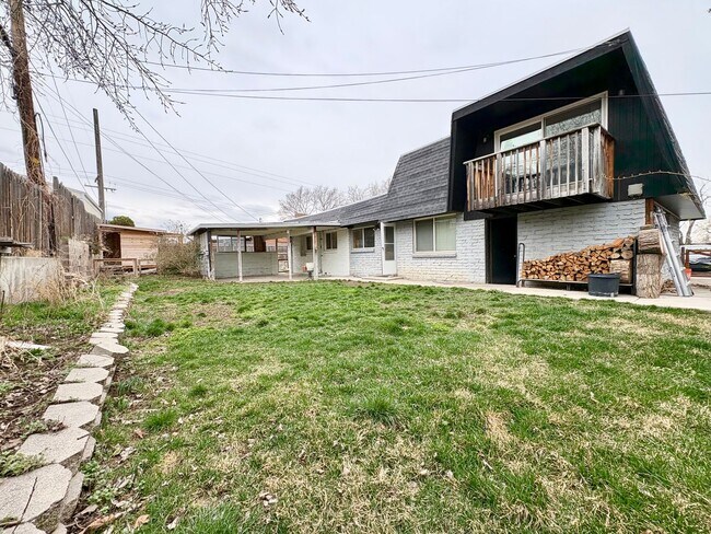 Building Photo - Charming 3-Bedroom Millcreek Home!