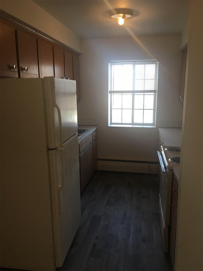 Building Photo - 4865 Cadieux Rd