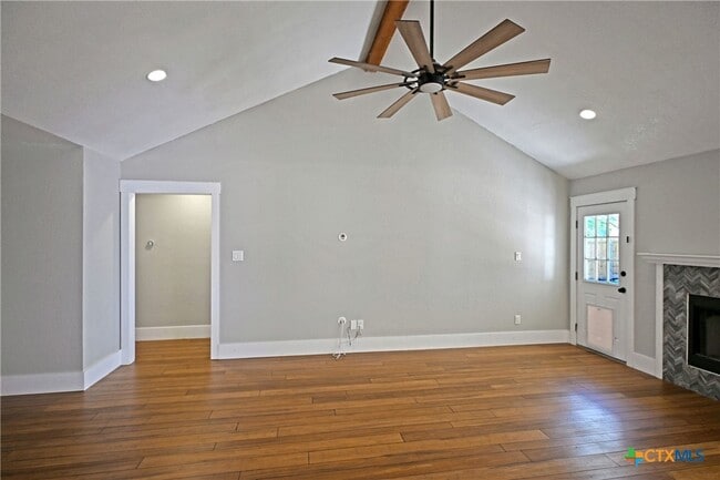 Building Photo - 953 River Bank