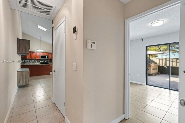 Building Photo - 9568 Boca Gardens Pkwy