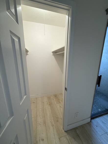Building Photo - 409 Burchett St