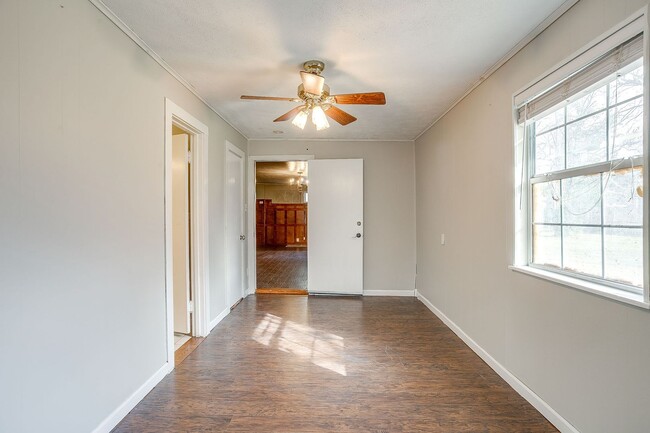 Building Photo - Amazing Historic 1940's Home in Original Cleburne- 4 Bed- 3 Bath w/ Multiple Living Areas- 76033