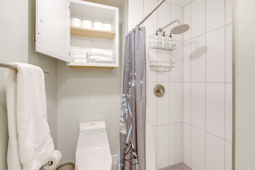 Building Photo - 440 Bernice Ln