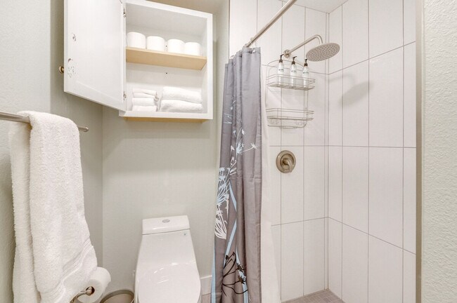 Building Photo - 440 Bernice Ln