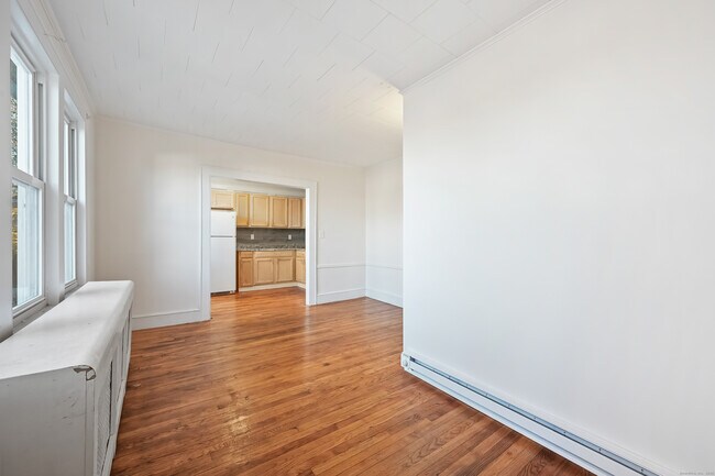 Building Photo - 8 Smith St