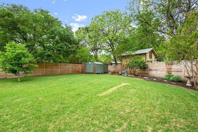 Building Photo - 408 Ramble Ln
