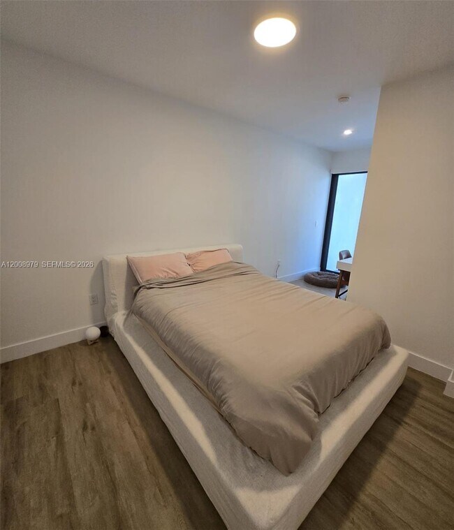 Building Photo - 5503 W Oak Wy