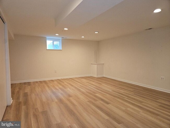 Building Photo - 284 Oakwood Village Ct