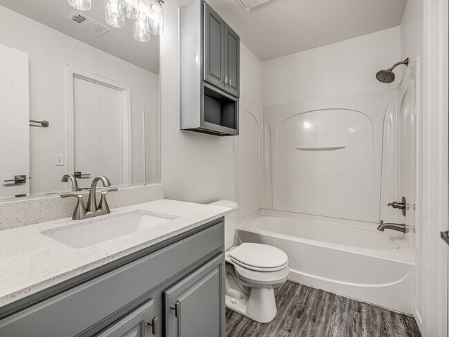 Building Photo - Beautiful remodeled home in Edmond + 4 bedrooms + 2 bathrooms + Valencia Neighborhood