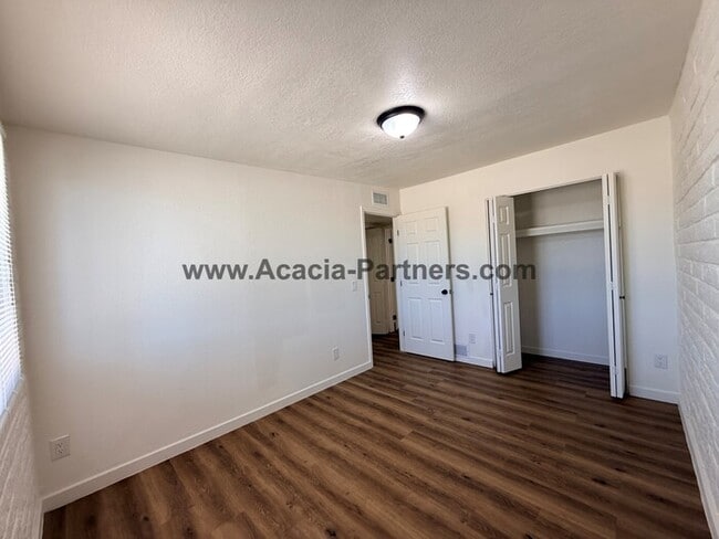 Building Photo - Three Bedroom Home