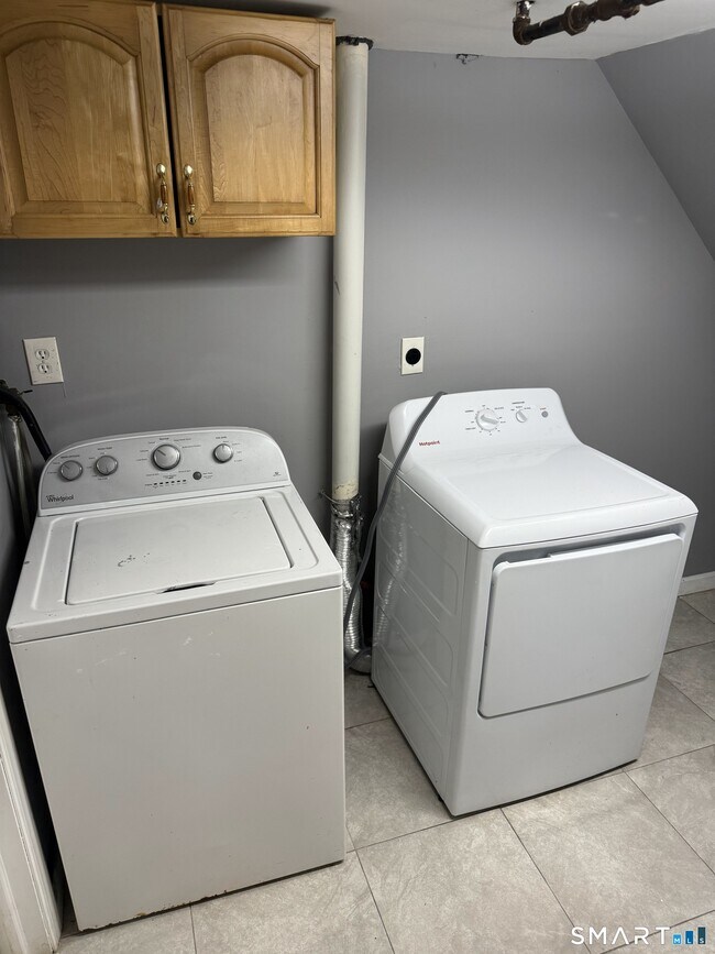 Building Photo - 42 Cottage St