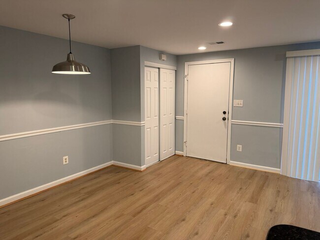 Building Photo - 8872 Welbeck Way