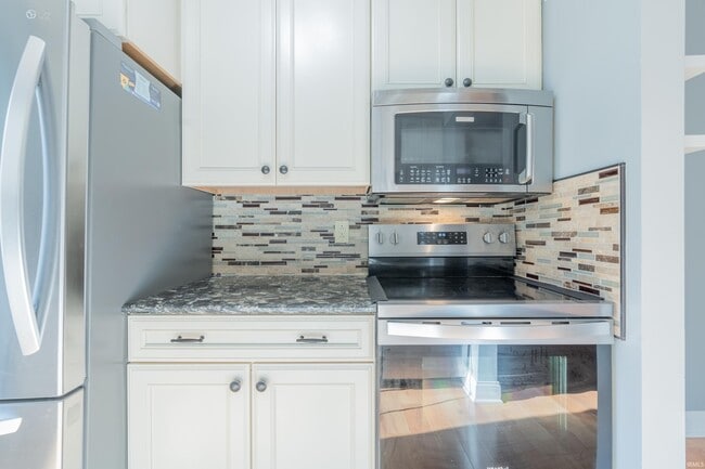 Building Photo - 657 E Heather Dr