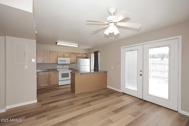 Building Photo - 944 S Valencia